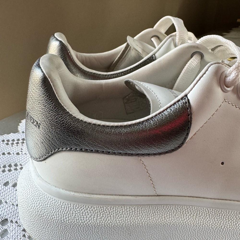 Alexander McQueen Women’s White and Black Leather Sneakers Size 37 - Picture 6 of 10